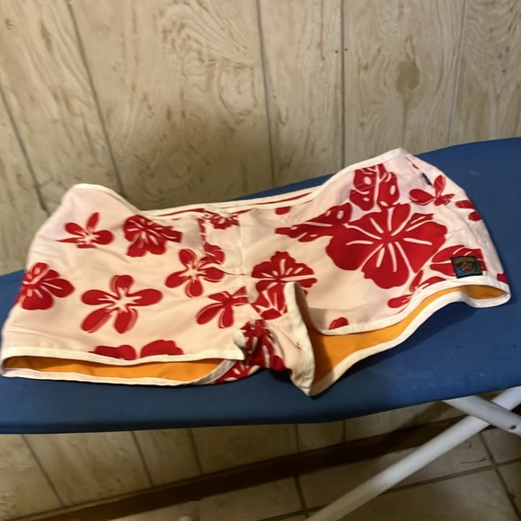 Women’s reversible surf shorts big flirt brand fits like a large size 10-12 - Picture 5 of 9